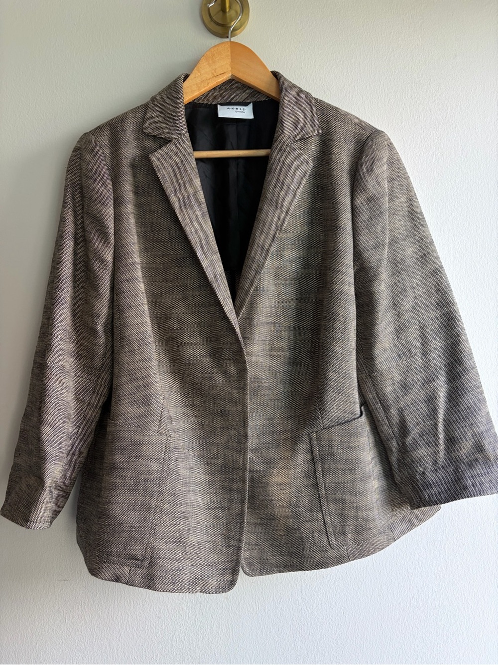 Akris Punto Taupe Gray Textured Single-Breasted Blazer